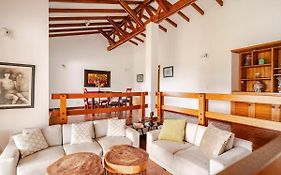Casa en Cerritos con Piscina y 4 habitaciones